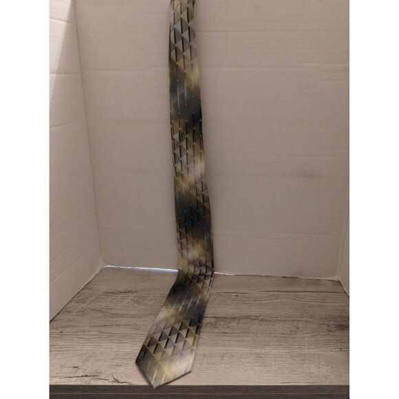 Van Heusen 100% Silk Geometric Diamond Pattern Tie 56" - Picture 1 of 3